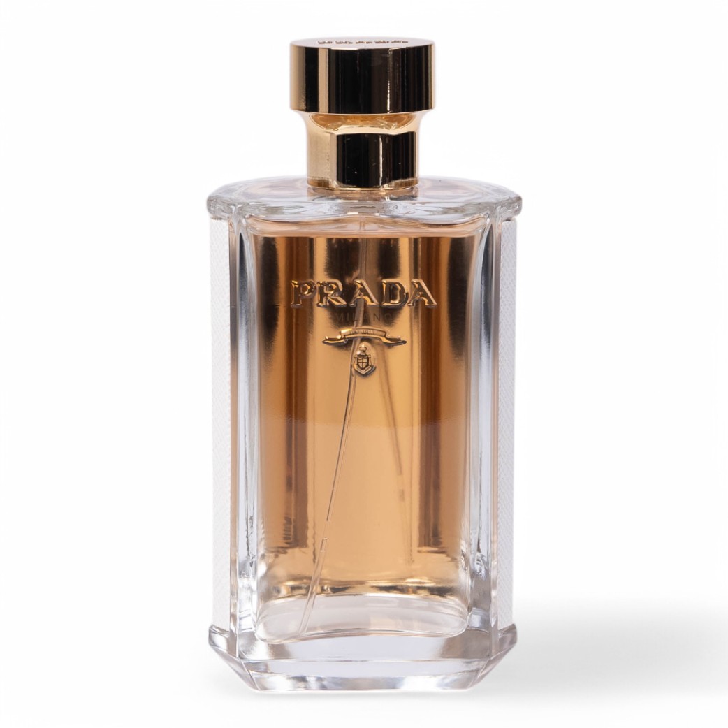 DSC00724-Photoroom בקבוק בושם פראדה לה פאם לנשים בגודל 100 מ"ל